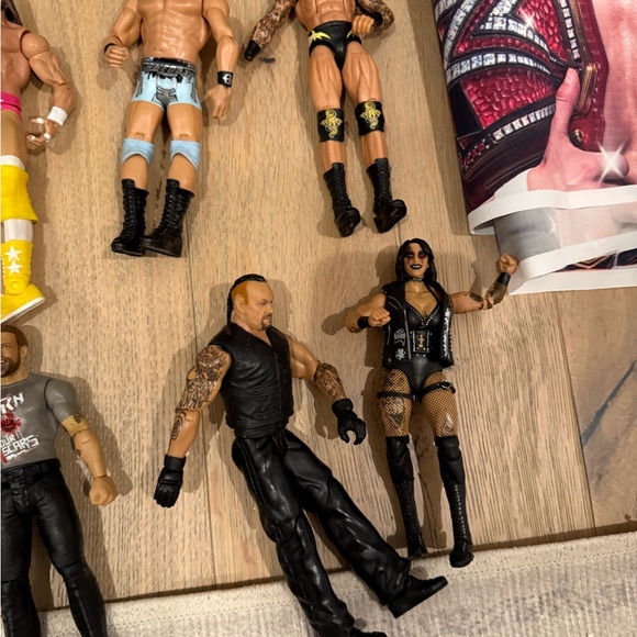 WWE Monster Truck and Action Figures Set with banner - Picture 4 of 5